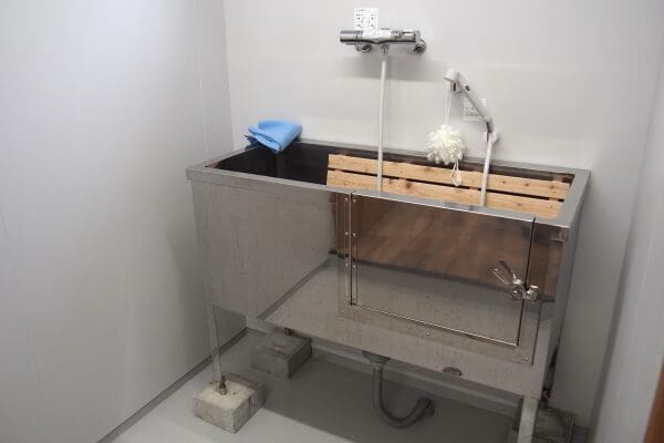 大きなシンクでやさしく丁寧に洗ってくれるよ♪