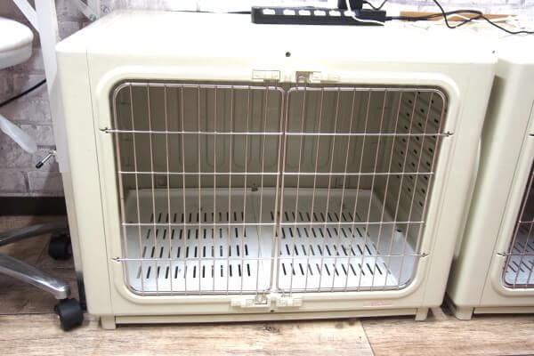 清潔なケージでリラックス