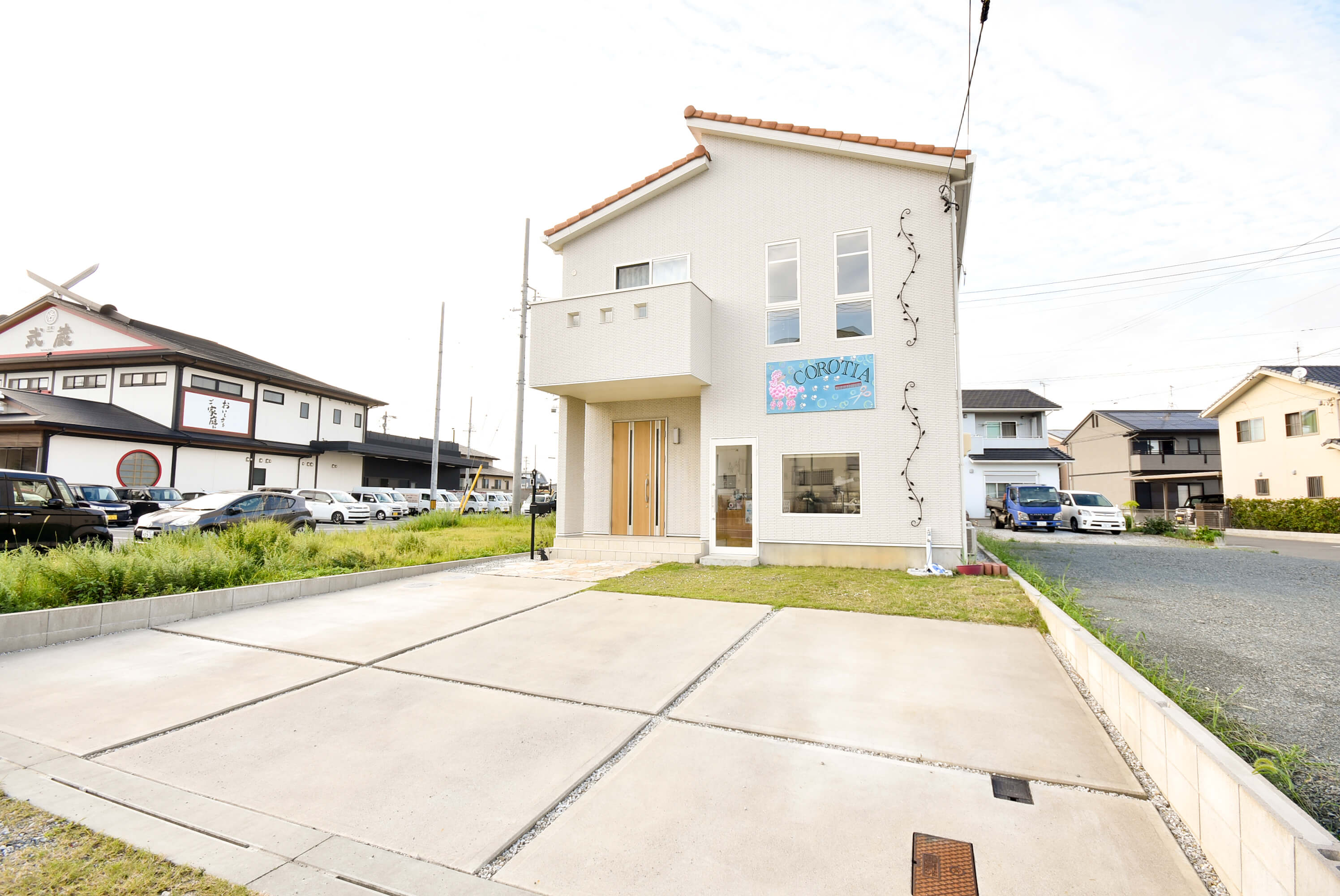 広く余裕のある駐車スペースを用意しています