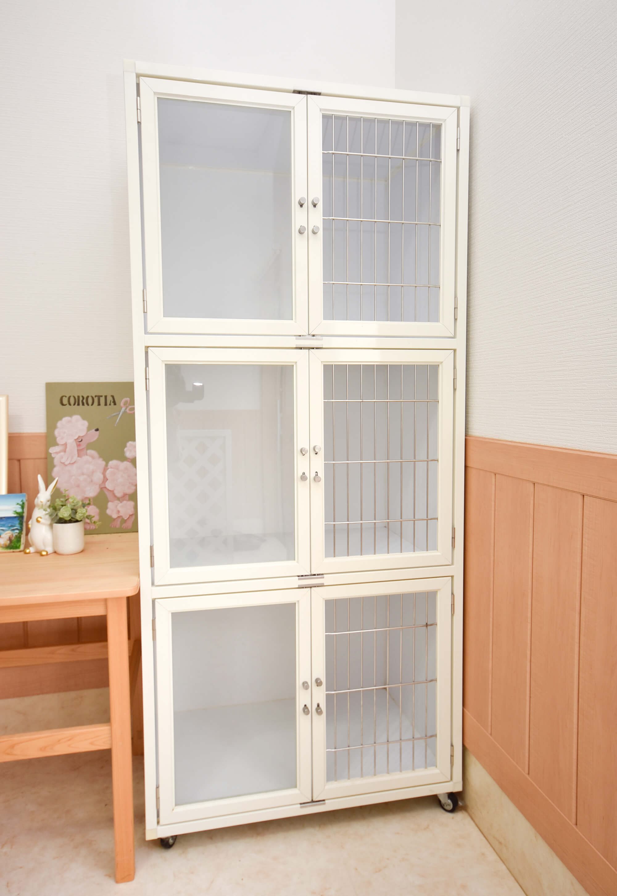 優しい色合いのケージ