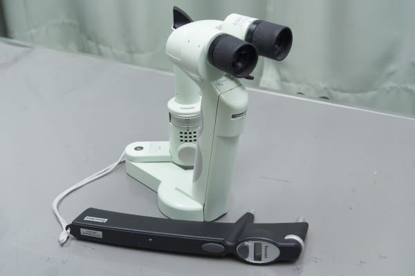 眼科検査器(スリットランプ・眼圧計)