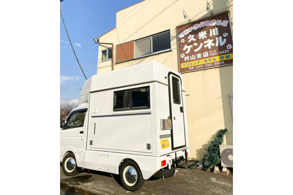 飼い主さまのご自宅までトリミングカーでお伺いします